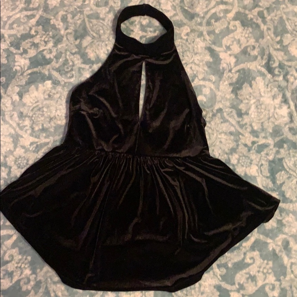 Black velvet keyhole open back top NWT Size Small